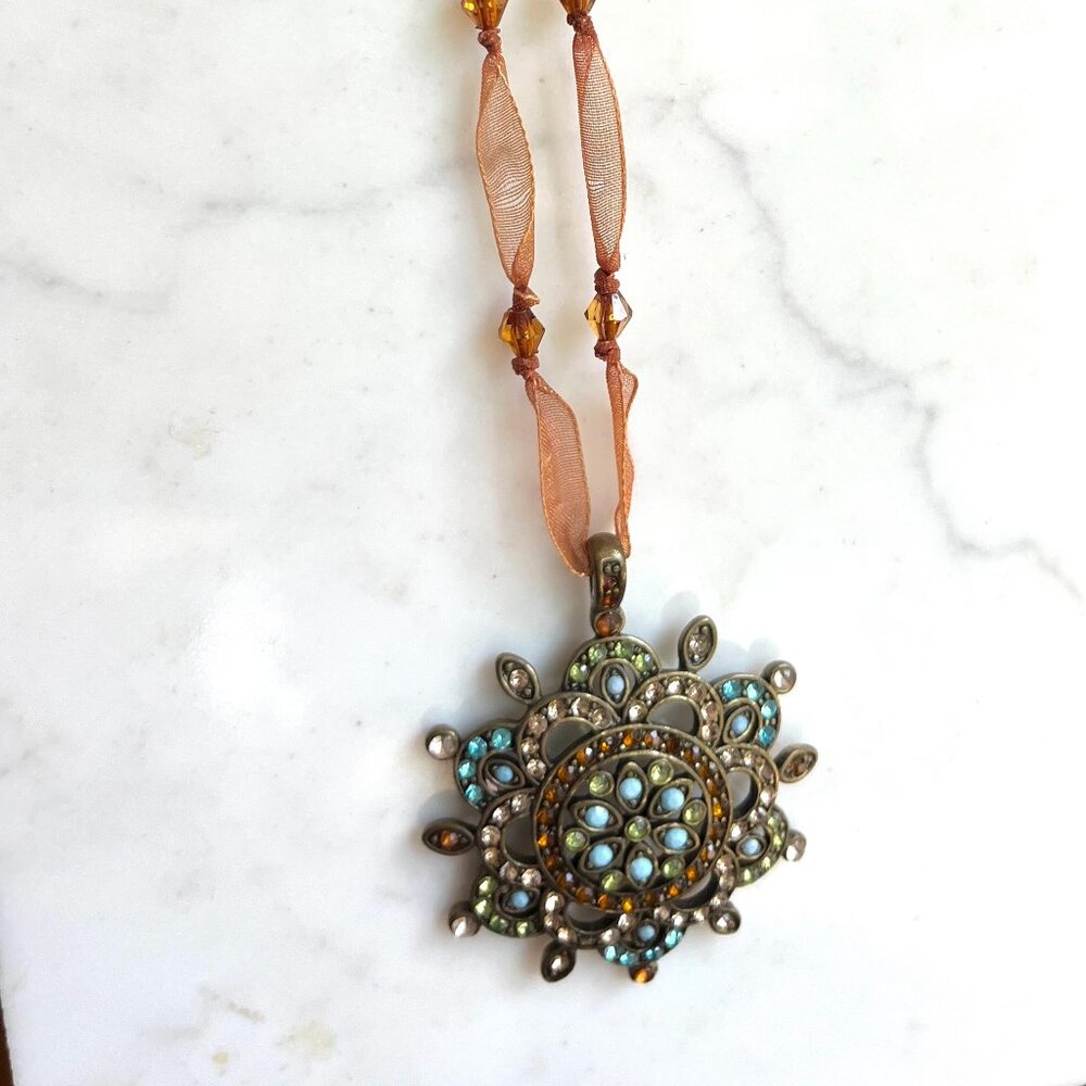 Medallion stones lace Necklace